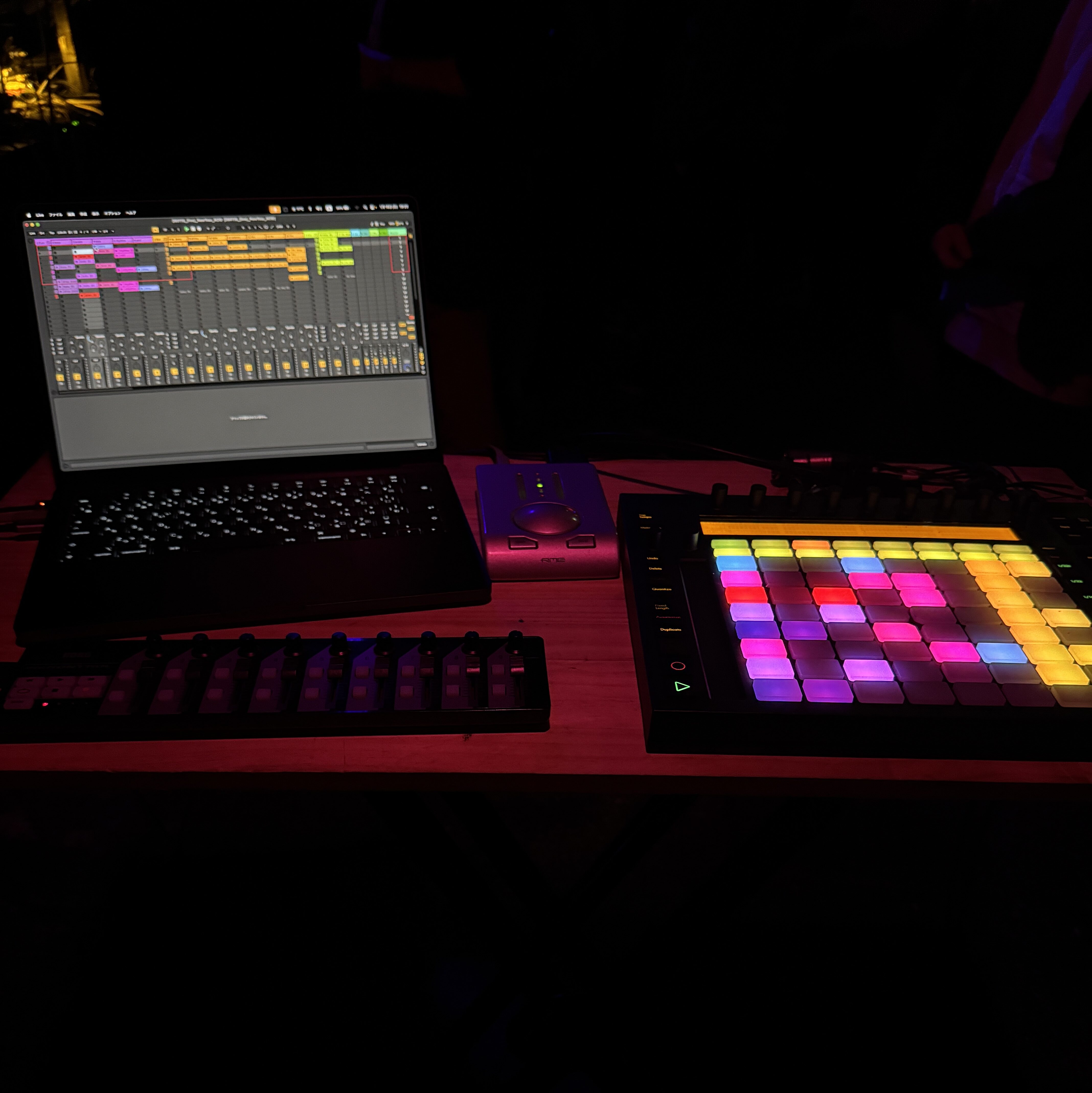 【検証メモ】90’sレイブの「再演」ではなく、現行テクノやUKベースを軸にした“融合”はフロアで成立するか —— 新春ACID大会（FORESTLIMIT）